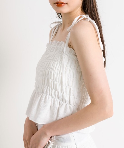 OLIVE des OLIVE(オリーブデオリーブ)の「肩リボンシャーリングビスチェ(シャツ/ブラウス・レディース・オフホワイト/ブラック/サックスブルー/ブラック系・FREE)」の17枚目の写真