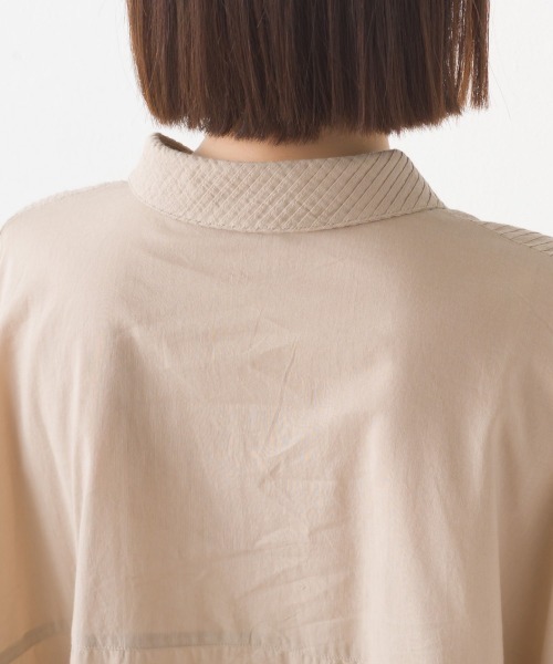 OMNES（オムネス）の「コットンキャンブリックピンタックドルマンシャツ半袖（シャツ/ブラウス・レディース・チャコール/キャメル/グリーン/ラベンダー/ホワイト/ベージュ・FREE）」の22枚目の写真