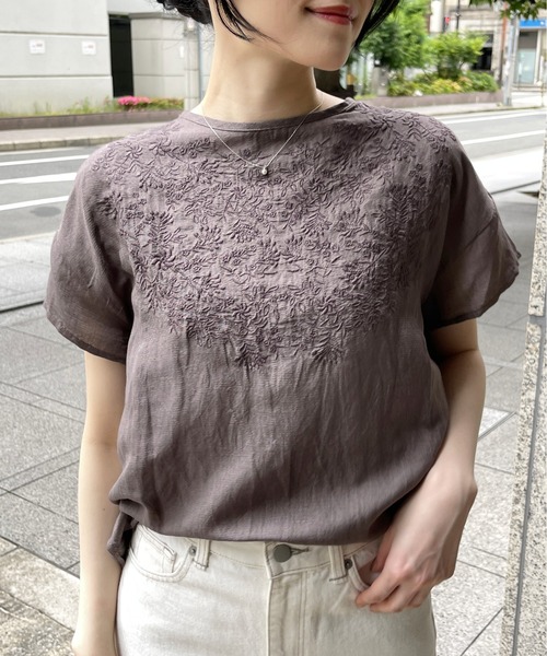 StyleSea(スタイルシー)の「【リネン混】フロント刺繍プルオーバー(Tシャツ/カットソー・レディース・ブラック/オフホワイト/グレー・FREE)」の1枚目の写真
