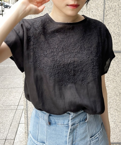 StyleSea(スタイルシー)の「【リネン混】フロント刺繍プルオーバー(Tシャツ/カットソー・レディース・ブラック/オフホワイト/グレー・FREE)」の4枚目の写真