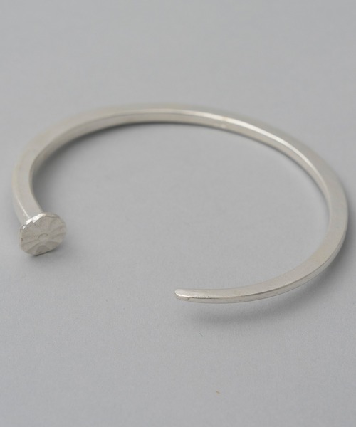 MAISON SPECIAL(メゾンスペシャル)の「《UNISEX》【Mountain People x MAISON SPECIAL】Bangle6/バングル6 【MAISON SPECIAL/メゾンスペシャル】(バングル/リストバンド・メンズ・シルバー・FREE)」の2枚目の写真