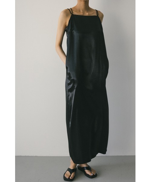 STYLEMIXER（スタイルミキサー）の「ミラーサテンストリングキャミワンピース（ワンピース・レディース・ブラウン/ブラック/サックスブルー・SMALL/MEDIUM）」の5枚目の写真