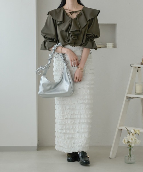 Ambre Neige(アンブルネージュ)の「drawstring volume fill blouse / ドロストボリュームフリルブラウス(シャツ/ブラウス・レディース・チャコールグレー/オフホワイト/ライトブルー・FREE)」の18枚目の写真