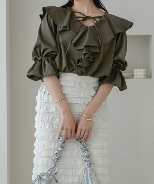 Ambre Neige(アンブルネージュ)の「drawstring volume fill blouse / ドロストボリュームフリルブラウス(シャツ/ブラウス・レディース・チャコールグレー/オフホワイト/ライトブルー・FREE)」の14枚目の写真