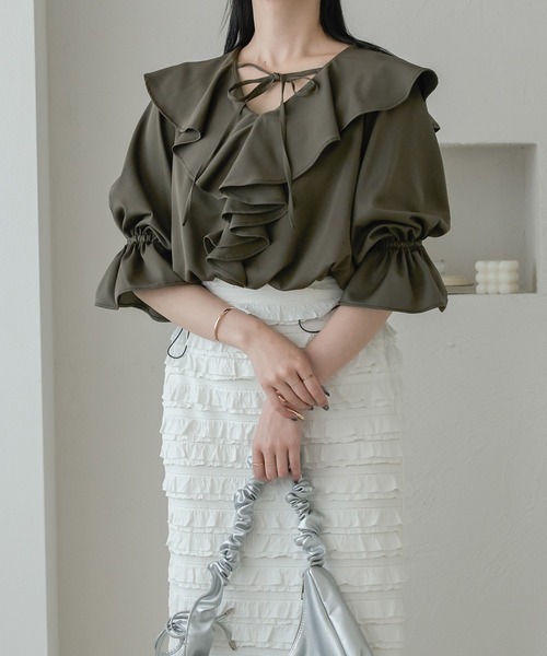 Ambre Neige(アンブルネージュ)の「drawstring volume fill blouse / ドロストボリュームフリルブラウス(シャツ/ブラウス・レディース・チャコールグレー/オフホワイト/ライトブルー・FREE)」の15枚目の写真