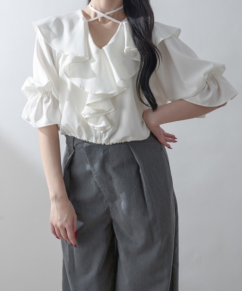 Ambre Neige(アンブルネージュ)の「drawstring volume fill blouse / ドロストボリュームフリルブラウス(シャツ/ブラウス・レディース・チャコールグレー/オフホワイト/ライトブルー・FREE)」の4枚目の写真