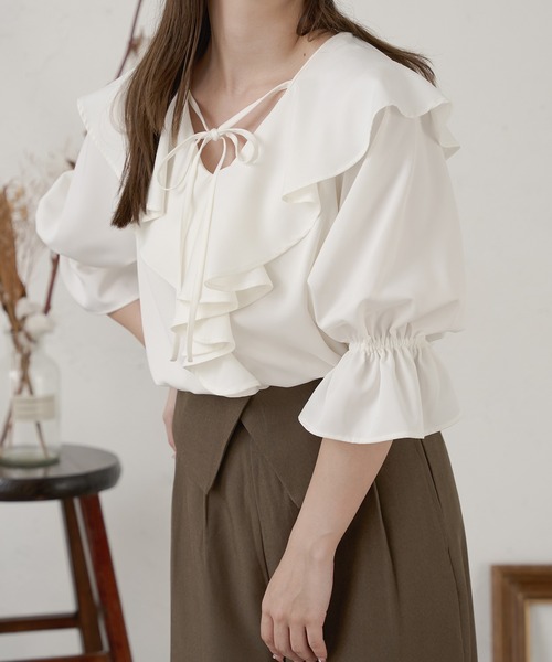 Ambre Neige(アンブルネージュ)の「drawstring volume fill blouse / ドロストボリュームフリルブラウス(シャツ/ブラウス・レディース・チャコールグレー/オフホワイト/ライトブルー・FREE)」の7枚目の写真
