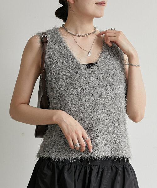 Thevon（ゼボン）の「フェザーヤーンVネックベスト（ニット/セーター・レディース・グレー/アイボリー/モカ・FREE）」の11枚目の写真