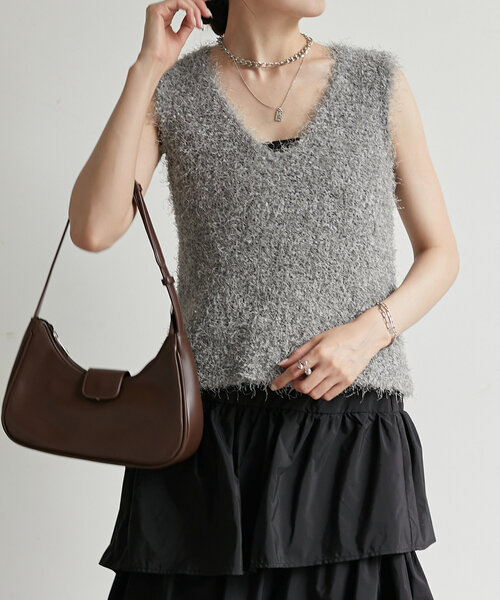 Thevon（ゼボン）の「フェザーヤーンVネックベスト（ニット/セーター・レディース・グレー/アイボリー/モカ・FREE）」の13枚目の写真
