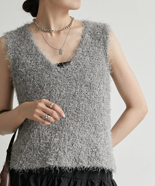 Thevon（ゼボン）の「フェザーヤーンVネックベスト（ニット/セーター・レディース・グレー/アイボリー/モカ・FREE）」の14枚目の写真
