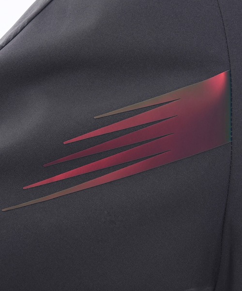 NEW BALANCE(ニューバランス)の「Black Out Collection ストレッチウーブンピステトップ(その他トップス・メンズ・ブラック/チャコールグレー・SMALL/MEDIUM/LARGE/X-LARGE/XX-LARGE/XXX-LARGE)」の12枚目の写真