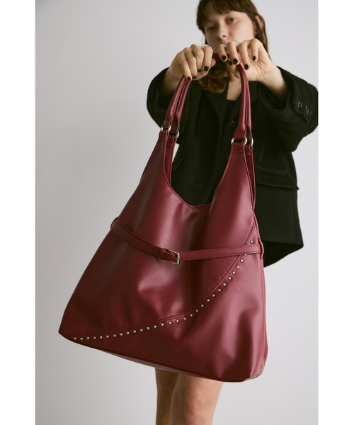 赤いスタッズ付きハンドバッグ VALENTINO（ヴァレンティノ） ロックスタッズ スパイク ハンドバッグ