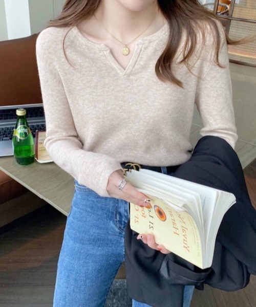 ABITOKYO(アビトーキョー)の「キーネック長袖もちもちニットトップス(ニット/セーター・レディース・オレンジ/アイボリー/ブルーグレー/ホワイト/ブラック/ベージュ・FREE)」の7枚目の写真