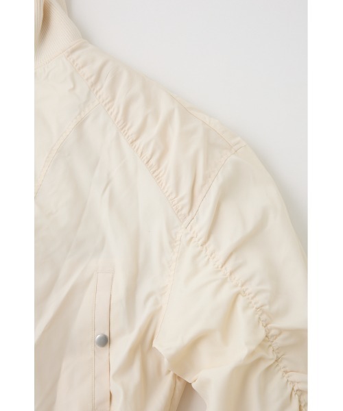 AZUL by moussy（アズールバイマウジー）の「サムホールショートMA-1（MA-1・レディース・カーキ/ブラック/アイボリー・FREE）」の4枚目の写真