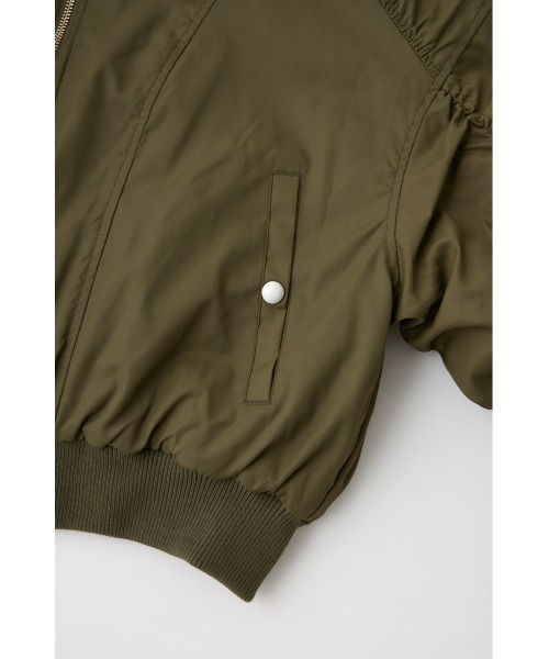 AZUL by moussy（アズールバイマウジー）の「サムホールショートMA-1（MA-1・レディース・カーキ/ブラック/アイボリー・FREE）」の11枚目の写真