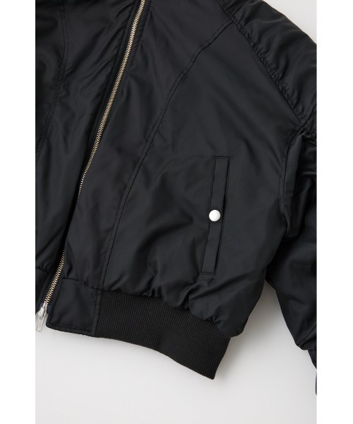 AZUL by moussy（アズールバイマウジー）の「サムホールショートMA-1（MA-1・レディース・カーキ/ブラック/アイボリー・FREE）」の17枚目の写真