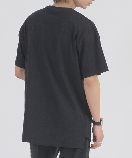 REGIEVO(レジエボ)の「REGIEVO スソピアス付き半袖Tシャツ(Tシャツ/カットソー・メンズ・オフホワイト/ブラック・LARGE/MEDIUM)」の4枚目の写真