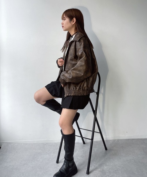 AS KNOW AS plus(アズノゥアズプラス)の「◇ダブルポケット ヴィンテージライク オーバーサイズ フェイクレザーブルゾン(ブルゾン・レディース・グリーン系/ブラック/ブラウン系/グレー系/グレー系2/ブラウン系2/ブラック系2/アイボリー系2/ピンク系2/キャメル/ボルドー・FREE)」の12枚目の写真