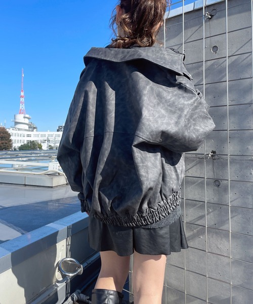 AS KNOW AS plus(アズノゥアズプラス)の「◇ダブルポケット ヴィンテージライク オーバーサイズ フェイクレザーブルゾン(ブルゾン・レディース・グリーン系/ブラック/ブラウン系/グレー系/グレー系2/ブラウン系2/ブラック系2/アイボリー系2/ピンク系2/キャメル/ボルドー・FREE)」の22枚目の写真