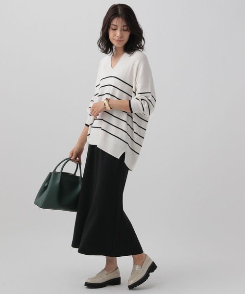 Elura（エルーラ）の「【人気NO.1！2024A/W登場！】抜け感Vネックニット／133673（ニット/セーター・レディース・ブルー系その他4/チャコールグレー/フューシャピンク/ブラック系その他/ベージュ/イエロー・SMALL/LARGE/MEDIUM）」の16枚目の写真