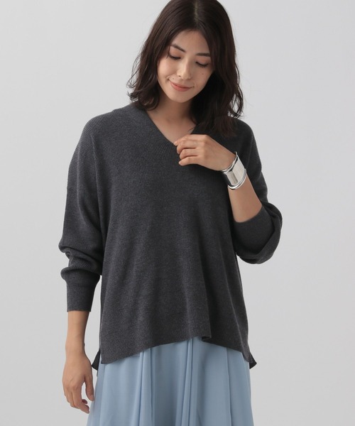 Elura（エルーラ）の「【人気NO.1！2024A/W登場！】抜け感Vネックニット／133673（ニット/セーター・レディース・ブルー系その他4/チャコールグレー/フューシャピンク/ブラック系その他/ベージュ/イエロー・SMALL/LARGE/MEDIUM）」の12枚目の写真