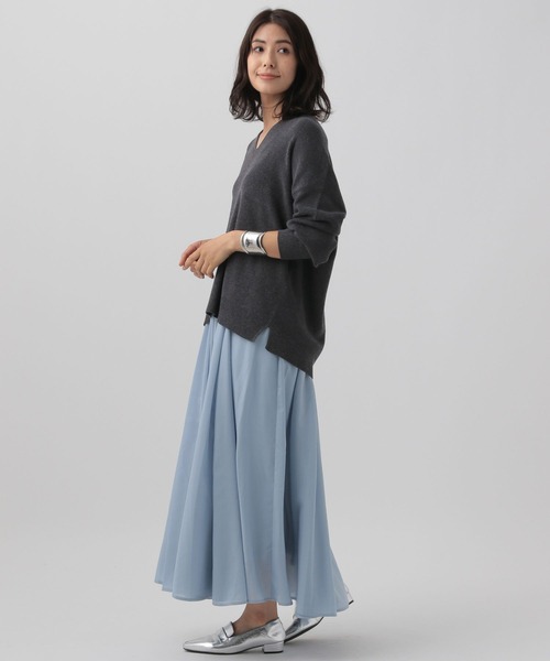 Elura（エルーラ）の「【人気NO.1！2024A/W登場！】抜け感Vネックニット／133673（ニット/セーター・レディース・ブルー系その他4/チャコールグレー/フューシャピンク/ブラック系その他/ベージュ/イエロー・SMALL/LARGE/MEDIUM）」の13枚目の写真