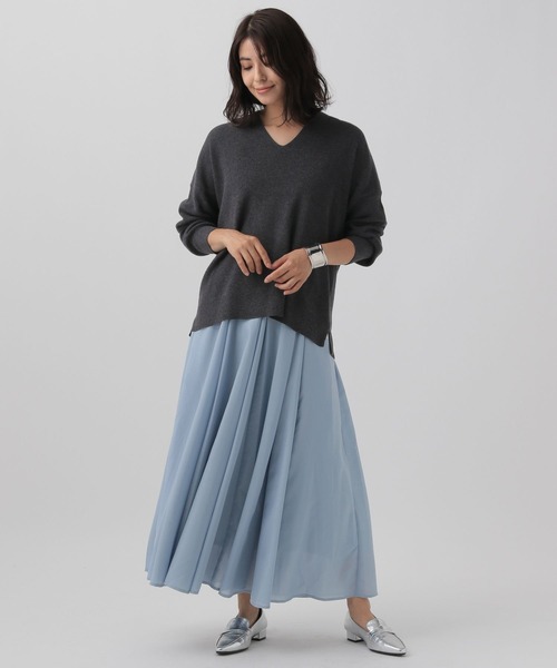 Elura（エルーラ）の「【人気NO.1！2024A/W登場！】抜け感Vネックニット／133673（ニット/セーター・レディース・ブルー系その他4/チャコールグレー/フューシャピンク/ブラック系その他/ベージュ/イエロー・SMALL/LARGE/MEDIUM）」の14枚目の写真