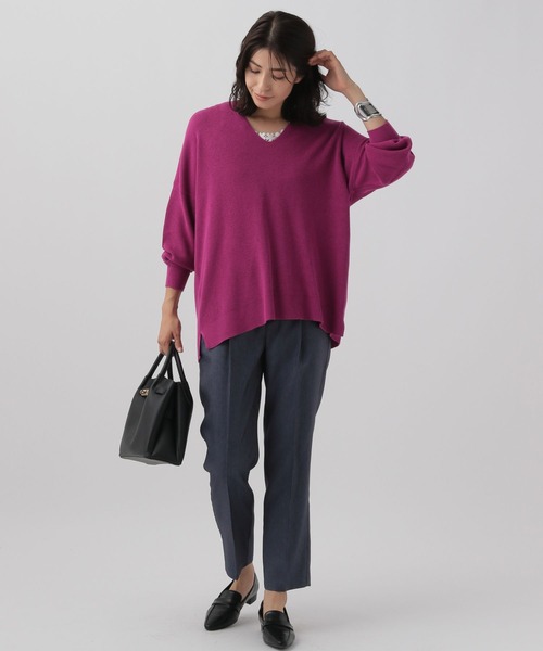 Elura（エルーラ）の「【人気NO.1！2024A/W登場！】抜け感Vネックニット／133673（ニット/セーター・レディース・ブルー系その他4/チャコールグレー/フューシャピンク/ブラック系その他/ベージュ/イエロー・SMALL/LARGE/MEDIUM）」の9枚目の写真