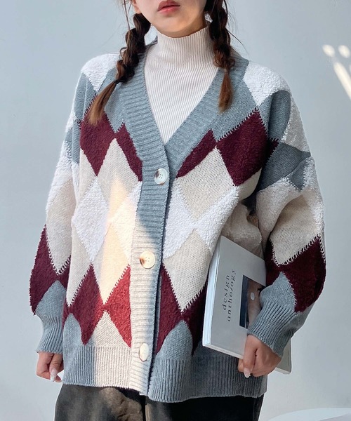 AS KNOW AS plus（アズノゥアズプラス）の「◇ぽこぽこ配色 アーガイルオーバーサイズ ボアニットカーディガン（カーディガン/ボレロ・レディース・アイボリー系/グレー系/ベージュ系/ネイビー系1/アイボリー系1/ネイビー系2/アイボリー系2/アイボリー系3/レッド系/グリーン系・FREE）」の22枚目の写真