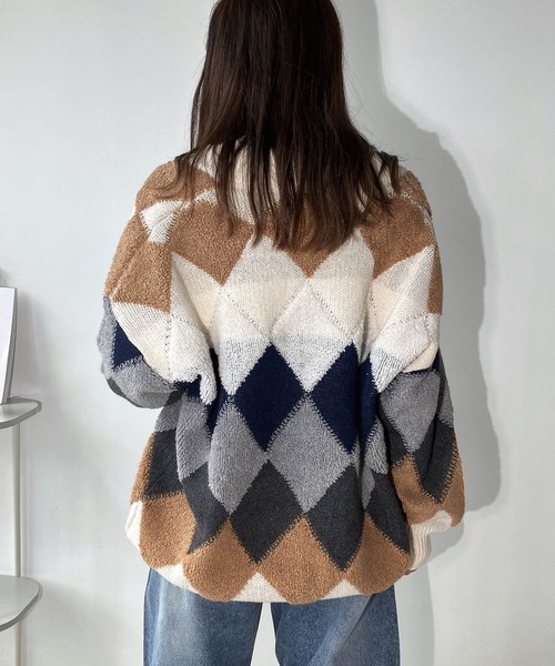 AS KNOW AS plus（アズノゥアズプラス）の「◇ぽこぽこ配色 アーガイルオーバーサイズ ボアニットカーディガン（カーディガン/ボレロ・レディース・アイボリー系/グレー系/ベージュ系/ネイビー系1/アイボリー系1/ネイビー系2/アイボリー系2/アイボリー系3/レッド系/グリーン系・FREE）」の17枚目の写真