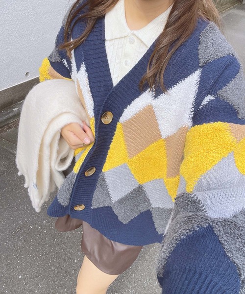 AS KNOW AS plus（アズノゥアズプラス）の「◇ぽこぽこ配色 アーガイルオーバーサイズ ボアニットカーディガン（カーディガン/ボレロ・レディース・アイボリー系/グレー系/ベージュ系/ネイビー系1/アイボリー系1/ネイビー系2/アイボリー系2/アイボリー系3/レッド系/グリーン系・FREE）」の21枚目の写真