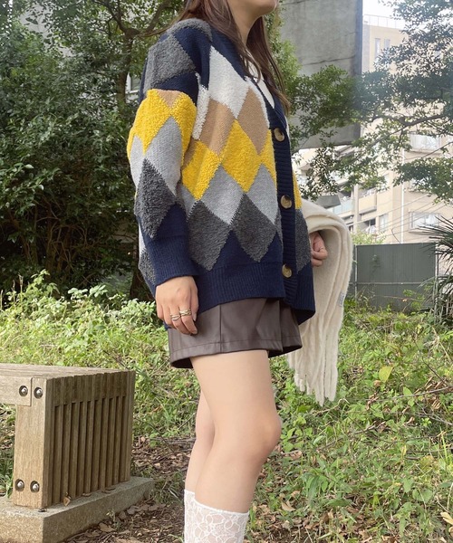 AS KNOW AS plus（アズノゥアズプラス）の「◇ぽこぽこ配色 アーガイルオーバーサイズ ボアニットカーディガン（カーディガン/ボレロ・レディース・アイボリー系/グレー系/ベージュ系/ネイビー系1/アイボリー系1/ネイビー系2/アイボリー系2/アイボリー系3/レッド系/グリーン系・FREE）」の11枚目の写真