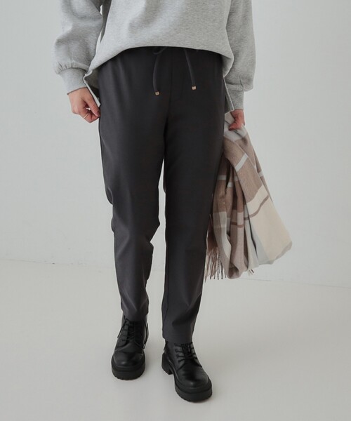 SHOO・LA・RUE(シューラルー)の「◆【洗える/SS-3L】あったか裏起毛 ストレッチ テーパードパンツ(その他パンツ・レディース・ダークグレー/ブルー系その他/アイボリー/ブラウン系/ブラック・02/01/04/03/10/05)」の4枚目の写真