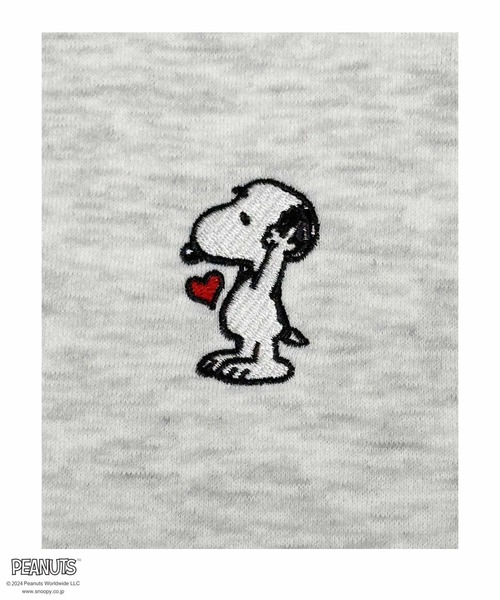 PEANUTS（ピーナッツ）の「【PEANUTS/スヌーピー 】ワンポイント刺繍トレーナー（スウェット・レディース・チャコールグレー/オフホワイト/オートミール・M/L）」の6枚目の写真