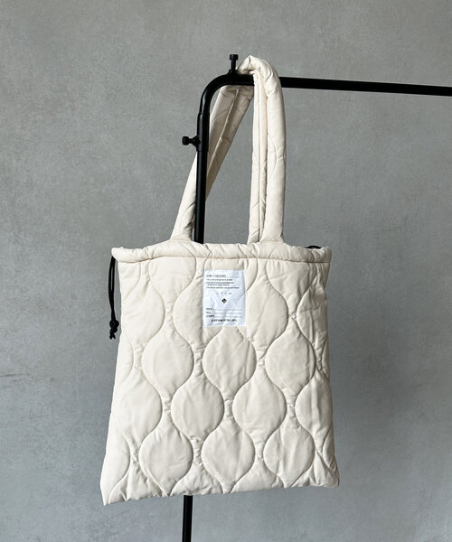 CPCM(シーピーシーエム)の「ドローコードPUレザーキルティングトートBAG(トートバッグ・メンズ・アイボリー/ブラック・FREE)」の3枚目の写真