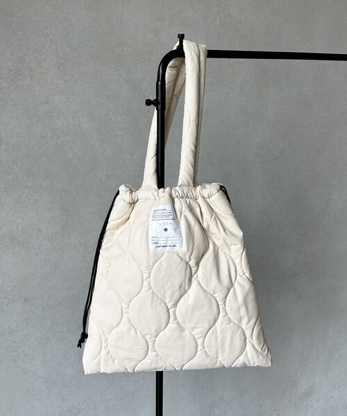 CPCM(シーピーシーエム)の「ドローコードPUレザーキルティングトートBAG(トートバッグ・メンズ・アイボリー/ブラック・FREE)」の4枚目の写真