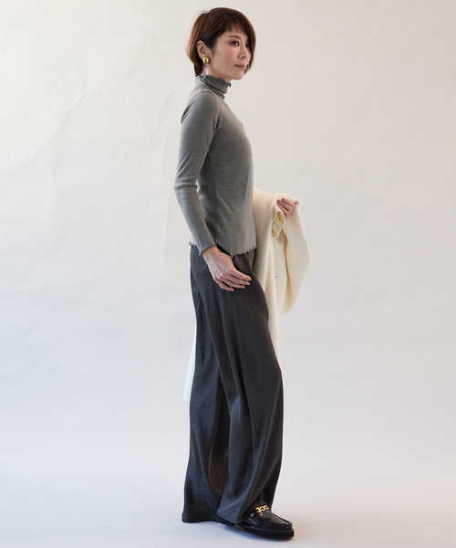 VERMEIL par iena(ヴェルメイユパーイエナ)の「TOQUE (トック)ハリヌキスムスハイネックプルオーバー 778591094(Tシャツ/カットソー・レディース・ブラック・FREE)」の12枚目の写真