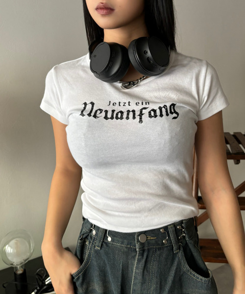 Ada.(エイダ)の「レタリングデザイン ロゴ 半袖Tシャツ(Tシャツ/カットソー・レディース・ブラック/ホワイト・FREE)」の3枚目の写真