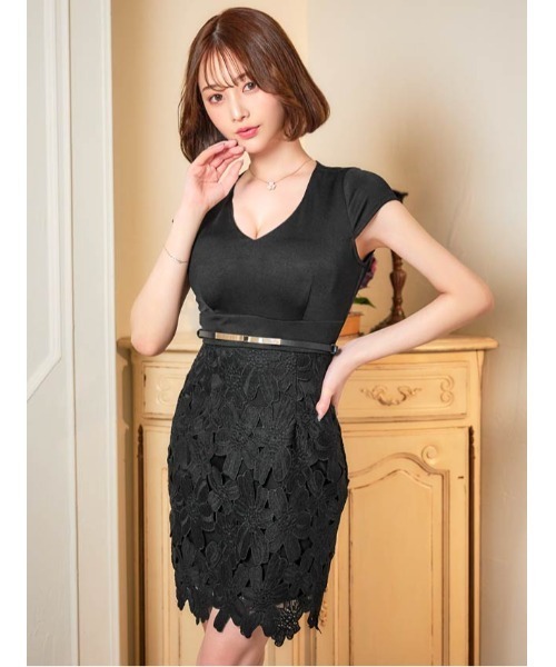 DAZZY(デイジー)の「Vネックフラワー刺繍メタリックベルト付きタイトミニドレス(ドレス・レディース・ブラック・L/S/M)」の7枚目の写真