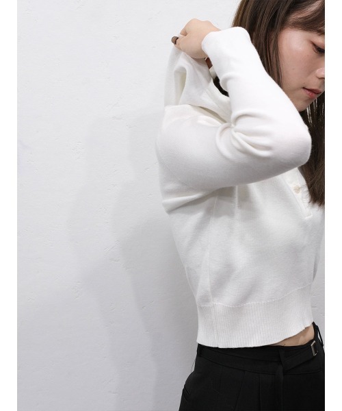 Reurie'(レウリィ)の「クロップドフーディーニット/cropped hoodie knit 長袖 フード付き プルオーバー カジュアル 韓国 Y2K ストリート シンプル アイボリー 白 ブラック 黒 モノトーン(Tシャツ/カットソー・レディース・ブラック/アイボリー・FREE)」の12枚目の写真