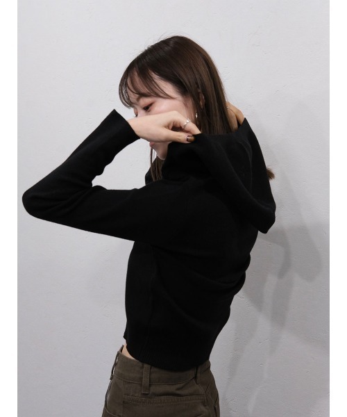 Reurie'(レウリィ)の「クロップドフーディーニット/cropped hoodie knit 長袖 フード付き プルオーバー カジュアル 韓国 Y2K ストリート シンプル アイボリー 白 ブラック 黒 モノトーン(Tシャツ/カットソー・レディース・ブラック/アイボリー・FREE)」の14枚目の写真