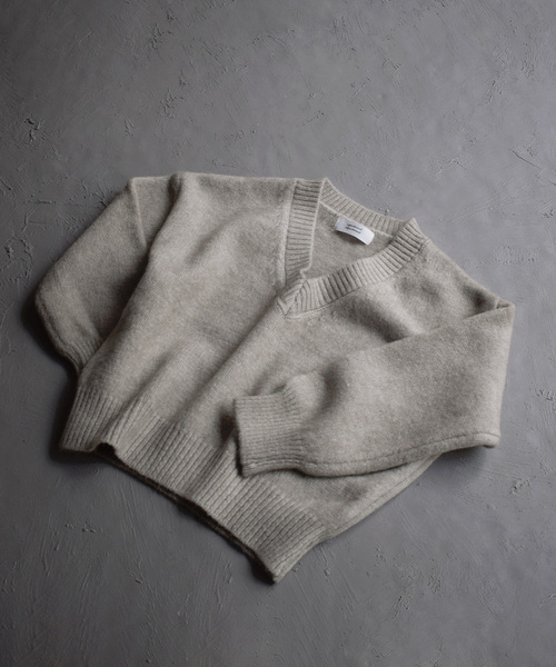 apartment department(アパートメントデパートメント)の「Vネックドロップコクーンプルオーバー(ニット/セーター・レディース・チャコールグレー/グレイッシュベージュ・フリー)」の3枚目の写真