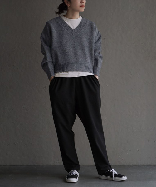 apartment department(アパートメントデパートメント)の「Vネックドロップコクーンプルオーバー(ニット/セーター・レディース・チャコールグレー/グレイッシュベージュ・フリー)」の7枚目の写真