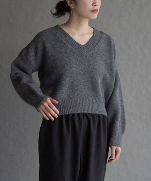 apartment department(アパートメントデパートメント)の「Vネックドロップコクーンプルオーバー(ニット/セーター・レディース・チャコールグレー/グレイッシュベージュ・フリー)」の13枚目の写真