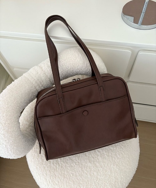 Teem Store(チームストア)の「【大容量/iPad対応/A5対応◎】【動画あり/お気に入り数2.6万人突破!/累計販売数5000点!】フロントポケットスクエアショルダーバッグ マチあり(ショルダーバッグ・レディース・ブラック/ブラウン・F)」の15枚目の写真