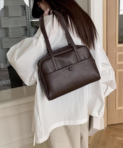 Teem Store(チームストア)の「【大容量/iPad対応/A5対応◎】【動画あり/お気に入り数2.6万人突破!/累計販売数5000点!】フロントポケットスクエアショルダーバッグ マチあり(ショルダーバッグ・レディース・ブラック/ブラウン・F)」の16枚目の写真