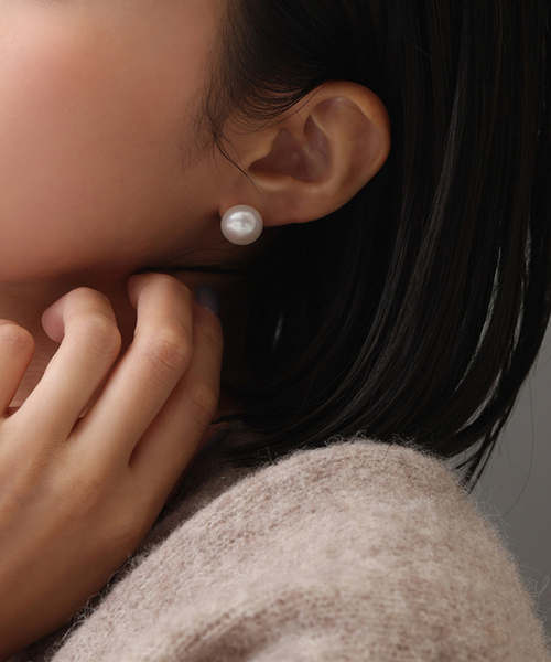 Lilas(リラ)の「ボタンパールピアス K10(両耳)(ピアス(両耳用)・レディース・ゴールド・FREE)」の2枚目の写真