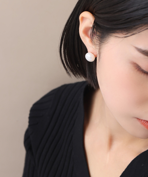 Lilas(リラ)の「ボタンパールピアス K10(両耳)(ピアス(両耳用)・レディース・ゴールド・FREE)」の4枚目の写真