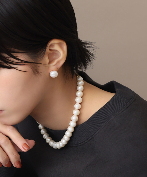 Lilas(リラ)の「ボタンパールピアス K10(両耳)(ピアス(両耳用)・レディース・ゴールド・FREE)」の5枚目の写真