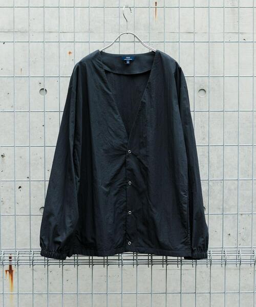 ITEMS URBANRESEARCH（アイテムズ アーバンリサーチ）の「『セットアップ対応』ナイロン リングドットボタン カーディガン（カーディガン/ボレロ・メンズ・ネイビー/ブラック/チャコールグレー・MEDIUM/LARGE）」の2枚目の写真